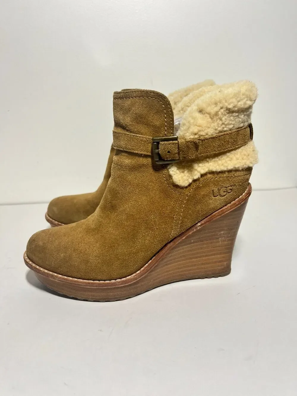 Ugg EUC Chestnut Brown Suede Anais 4